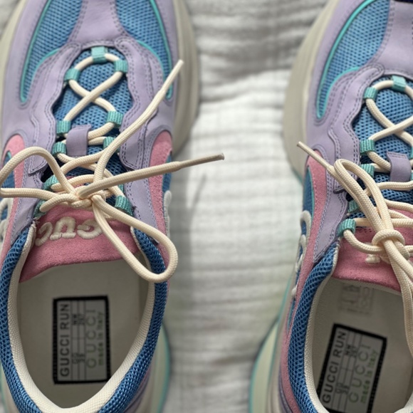 Gucci Run Suede Sneakers - Picture 6 of 6